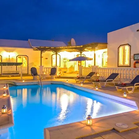 فيلة Puerto Del Carmen Sleeps 8 Pool Wifi بويرتو ذيل كارمين